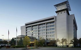 Embassy Suites Columbus 4*